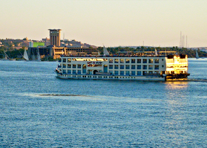 Private Dinner Cruise with Dance Show in Cairo