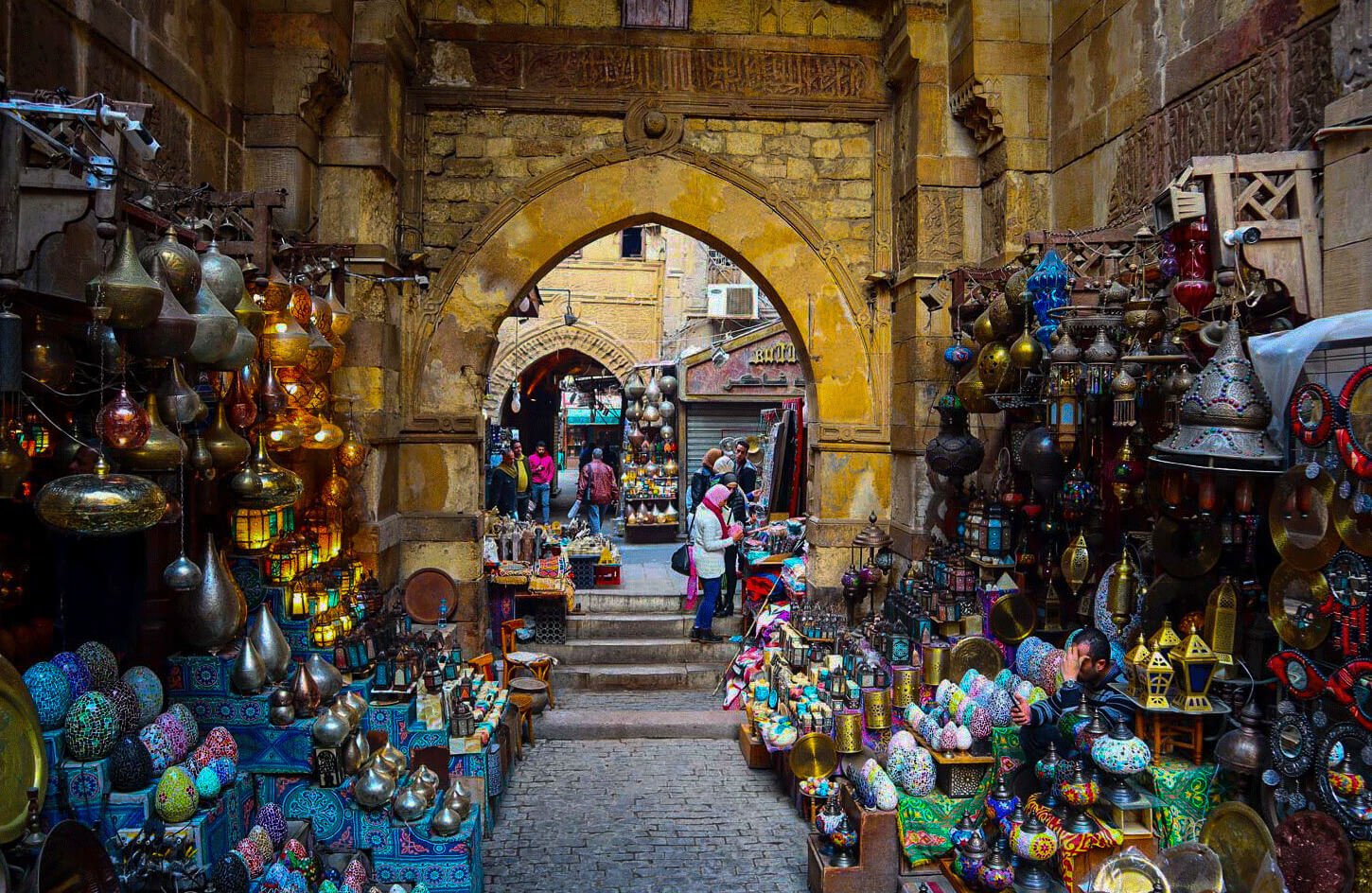 khan-el-khalili-at-night